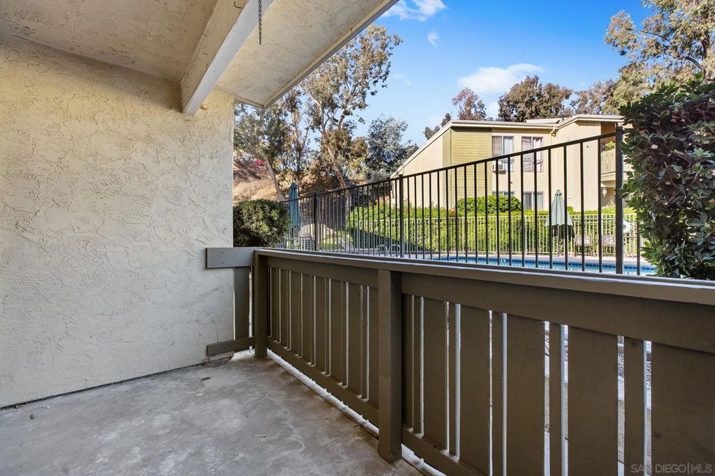 Photo of 830 W Lincoln Ave #182, Escondido, CA 92026 (MLS # 250040996)