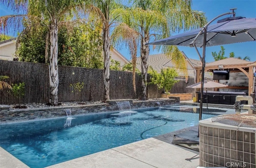 206 River Pointe