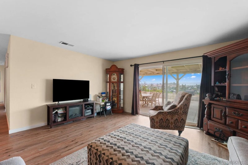 656 Flora Dr
