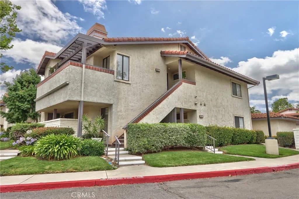 Photo of 926 Lupine Hills Drive #15, Vista, CA 92081 (MLS # SW26134995)