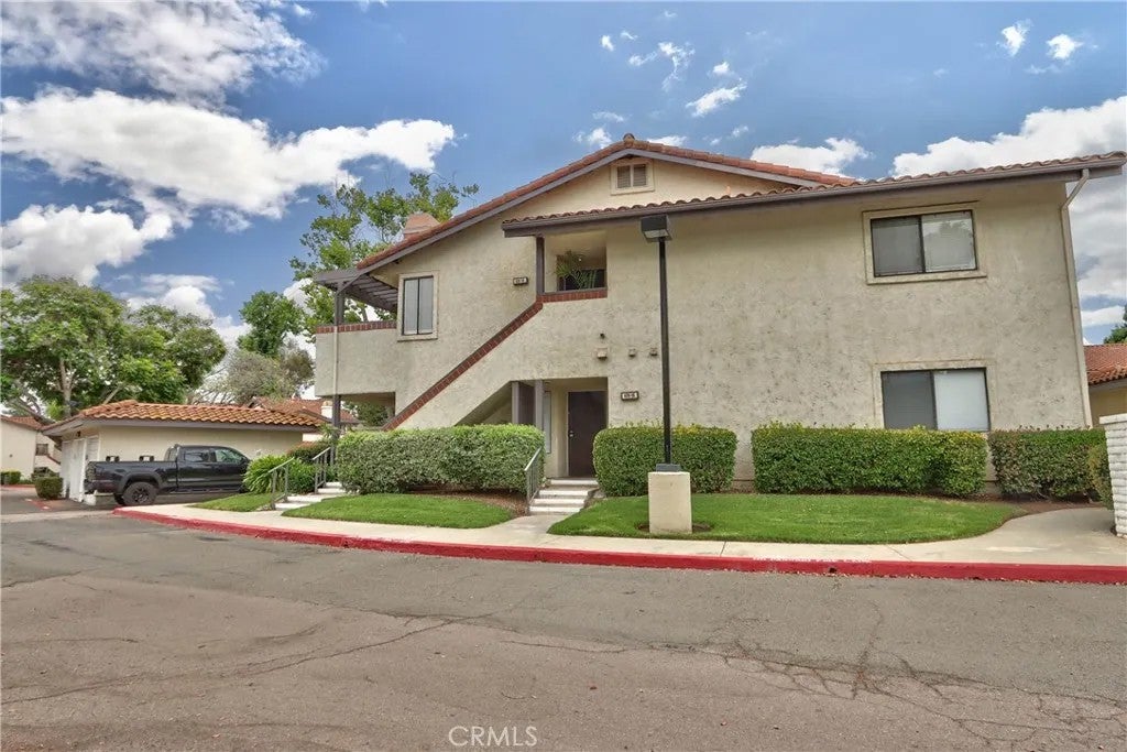Photo of 926 Lupine Hills Drive #15, Vista, CA 92081 (MLS # SW26134995)