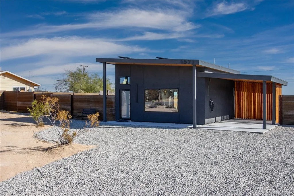 4571 Avenida La Flora Desierta