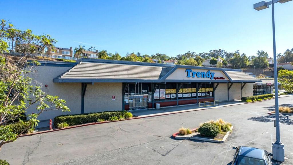 Photo of 960 S Santa Fe Ave, Vista, CA 92084 (MLS # 250041756)
