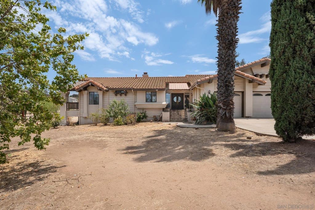 Photo of 266 Woodmeadow Ln, Ramona, CA 92065 (MLS # 260018336)