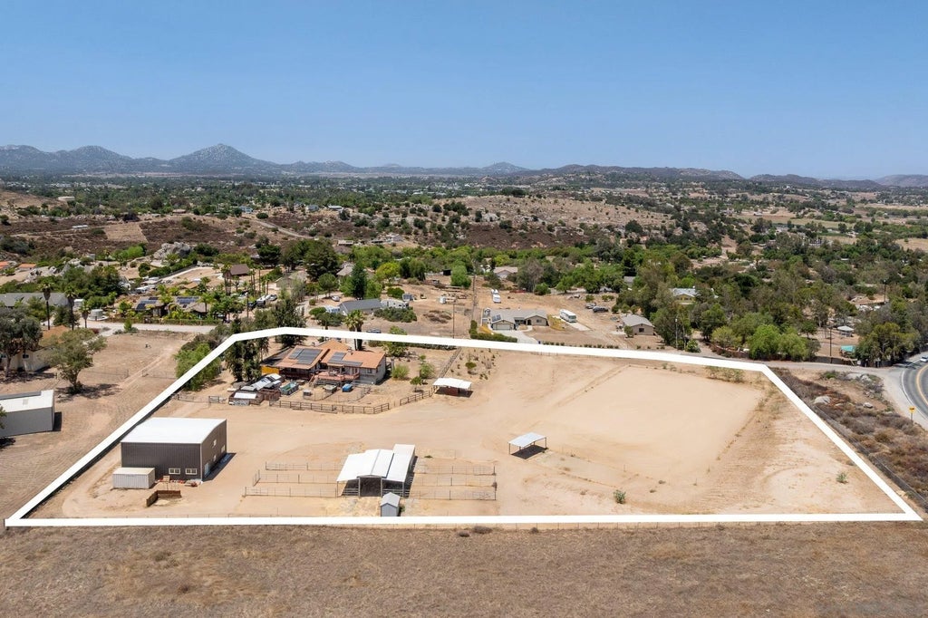 Photo of 266 Woodmeadow Ln, Ramona, CA 92065 (MLS # 260018336)