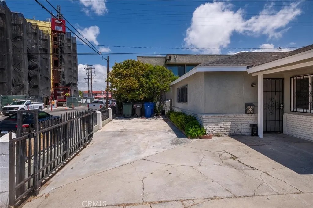 3128 W 147th