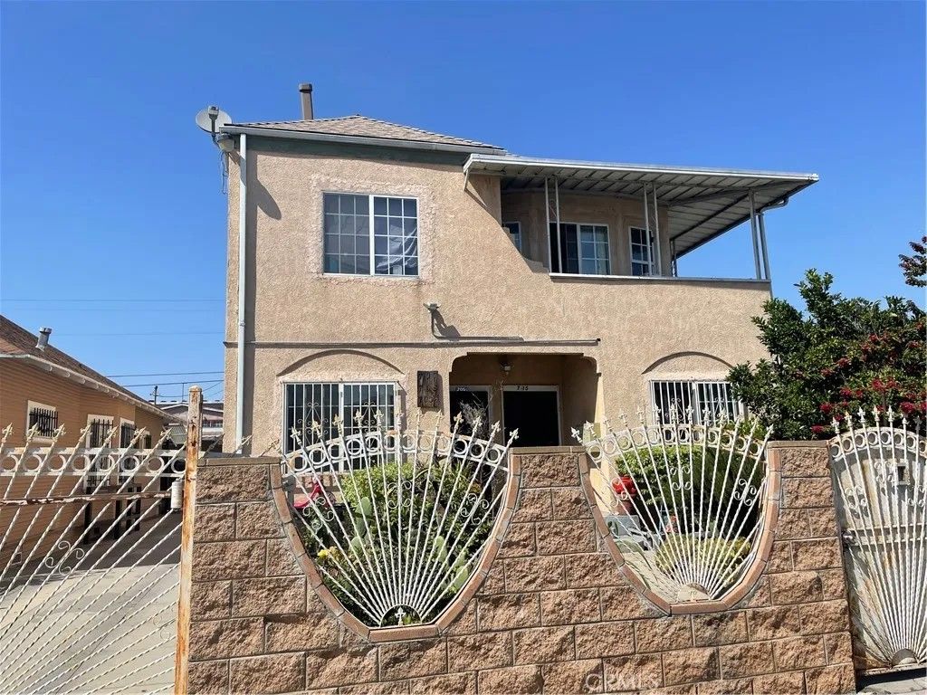 Photo of 705 W 41ST Drive, Los Angeles, CA 90037 (MLS # CV26097651)