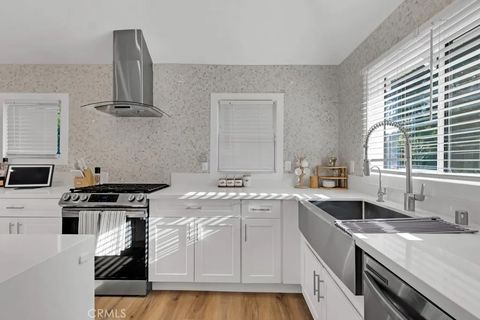 Tiny photo for 1911 W Kenneth Rd, Glendale, CA 91201 (MLS # SR25259043)