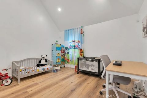 Tiny photo for 1911 W Kenneth Rd, Glendale, CA 91201 (MLS # SR25259043)