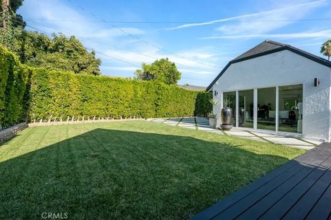 Tiny photo for 1911 W Kenneth Rd, Glendale, CA 91201 (MLS # SR25259043)