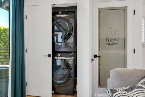 Tiny photo for 1911 W Kenneth Rd, Glendale, CA 91201 (MLS # SR25259043)