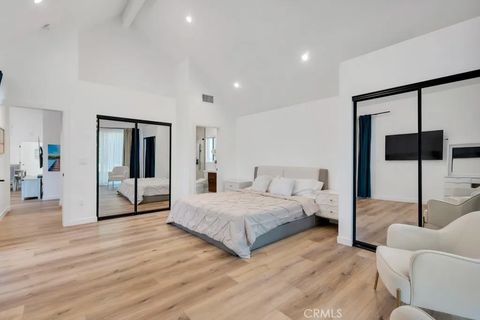 Tiny photo for 1911 W Kenneth Rd, Glendale, CA 91201 (MLS # SR25259043)