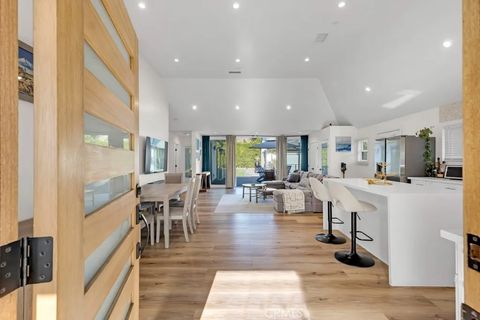 Tiny photo for 1911 W Kenneth Rd, Glendale, CA 91201 (MLS # SR25259043)