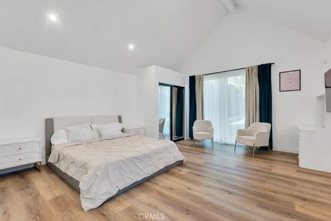 Tiny photo for 1911 W Kenneth Rd, Glendale, CA 91201 (MLS # SR25259043)