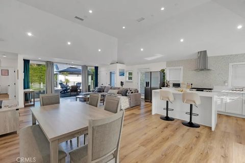 Tiny photo for 1911 W Kenneth Rd, Glendale, CA 91201 (MLS # SR25259043)