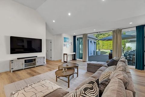 Tiny photo for 1911 W Kenneth Rd, Glendale, CA 91201 (MLS # SR25259043)