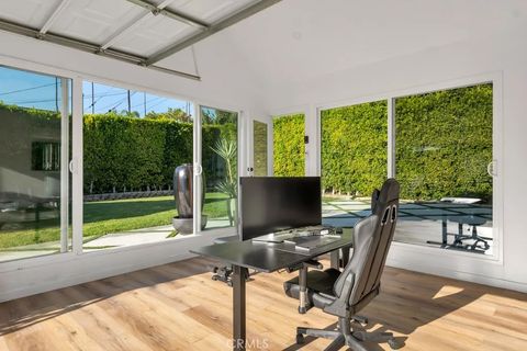 Tiny photo for 1911 W Kenneth Rd, Glendale, CA 91201 (MLS # SR25259043)