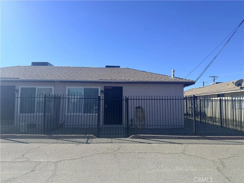 Photo of 526 Greystone Ln #3, Hemet, CA 92543 (MLS # SW26064650)