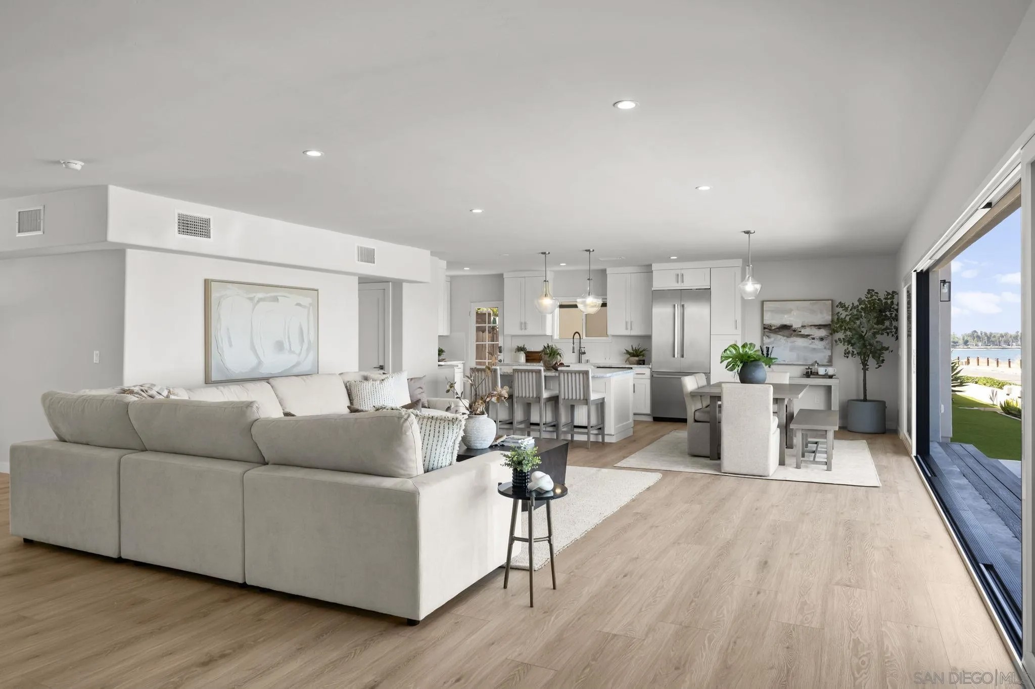 3611 Riviera