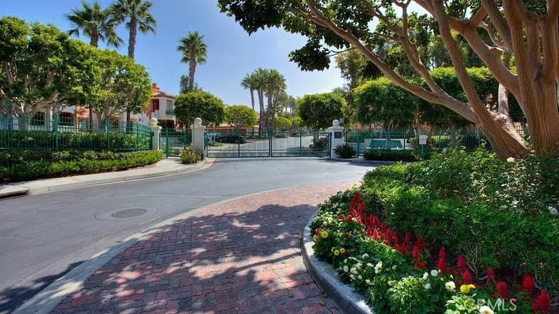 372 Villa Point Drive