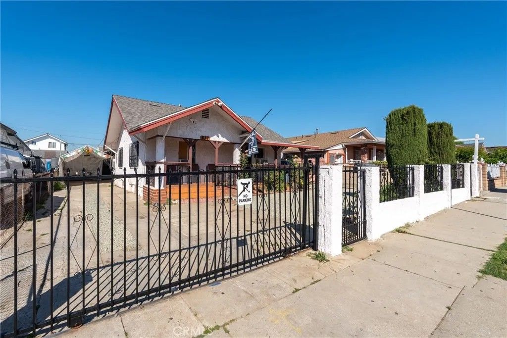 Photo of 811 S Gage Avenue, Los Angeles, CA 90023 (MLS # DW26065187)