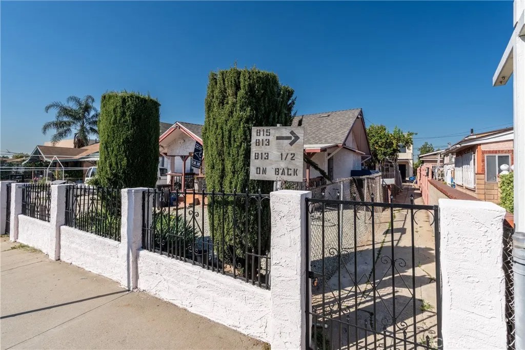 811 S Gage Avenue