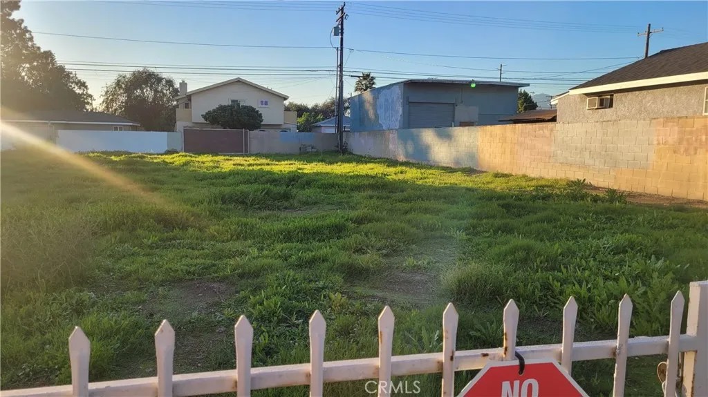 227 N Azusa