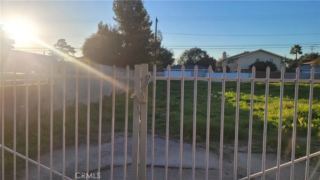 227 N Azusa