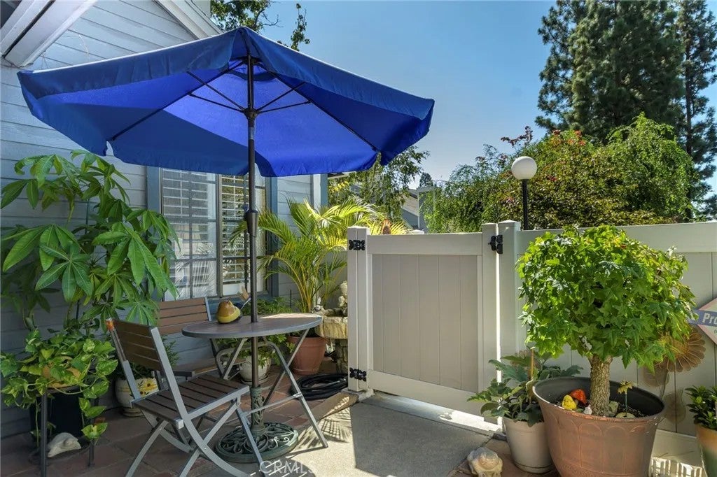 338 Monroe Ct
