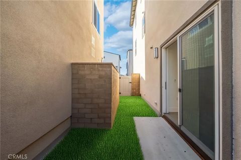 Tiny photo for 322 Proctor, Irvine, CA 92618 (MLS # OC25274981)