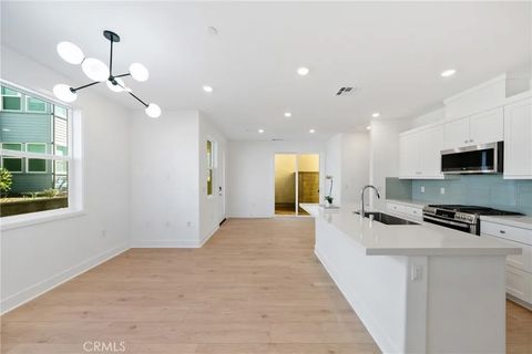 Tiny photo for 322 Proctor, Irvine, CA 92618 (MLS # OC25274981)