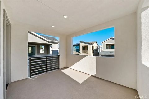 Tiny photo for 322 Proctor, Irvine, CA 92618 (MLS # OC25274981)