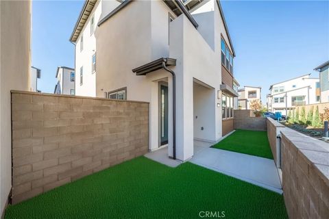 Tiny photo for 322 Proctor, Irvine, CA 92618 (MLS # OC25274981)