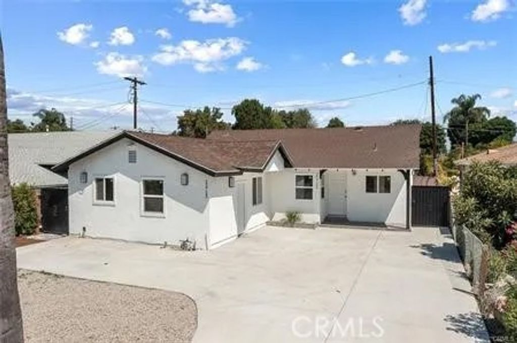 Photo of 22723 Leonora Drive, Woodland Hills, CA 91367 (MLS # SR25236333)