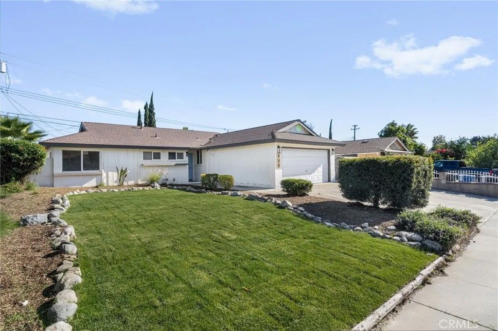 Photo of 928 N Lake Ave, Ontario, CA 91764 (MLS # SR25281796)