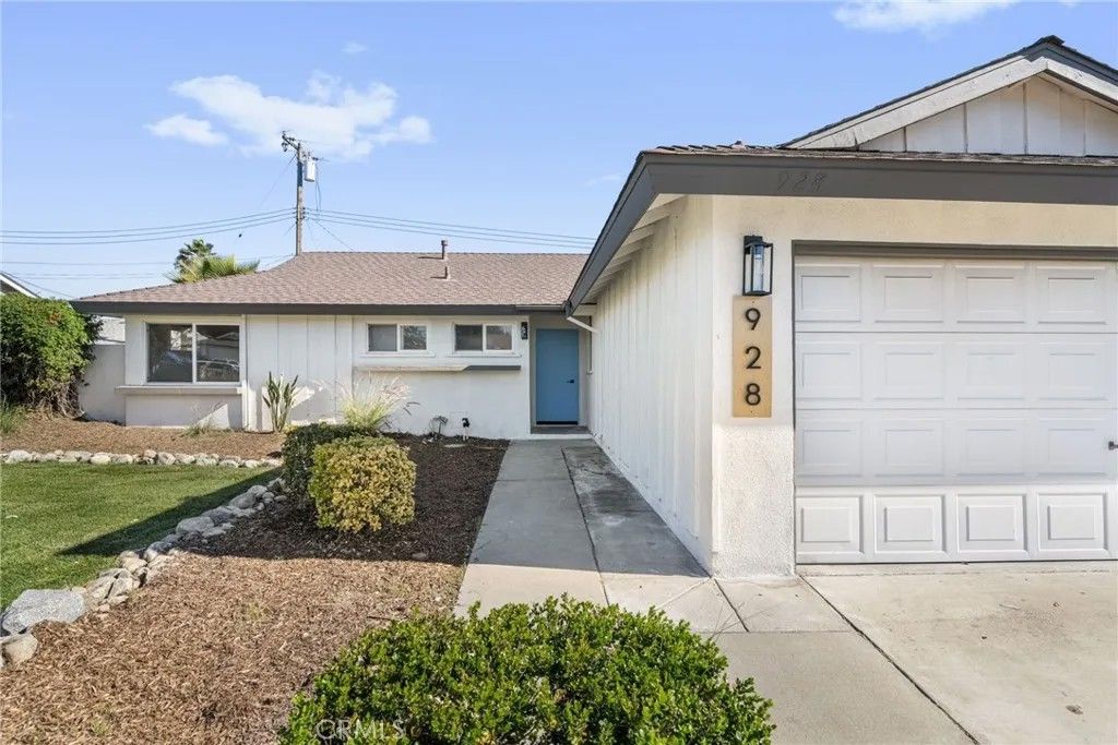 Photo of 928 N Lake Ave, Ontario, CA 91764 (MLS # SR25281796)