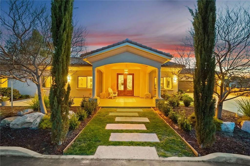 Photo of 38125 Camino Sierra Rd, Temecula, CA 92592 (MLS # SW26042833)
