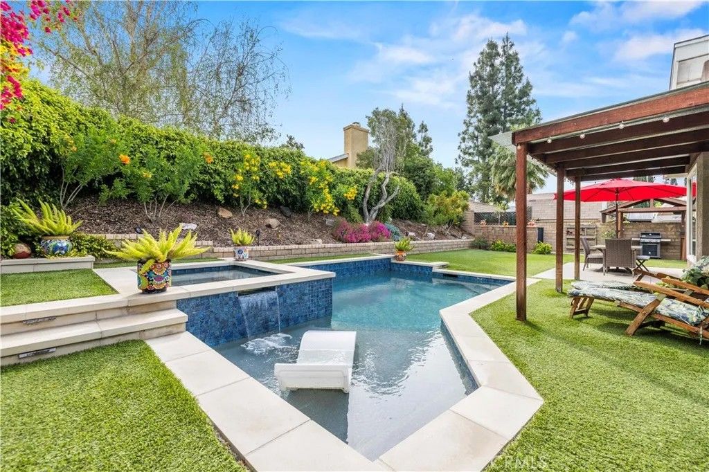 Photo of 27814 Santa Clarita Road, Saugus, CA 91350 (MLS # SR26064350)