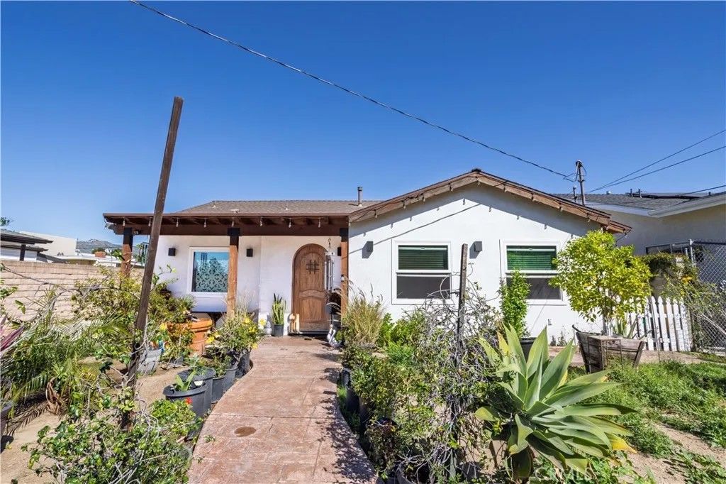 Photo of 17525 Kingsbury Street, Granada Hills, CA 91344 (MLS # SR26054124)