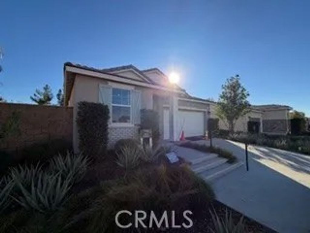 Photo of 395 Knotgrass Street, Hemet, CA 92543 (MLS # IG26008829)