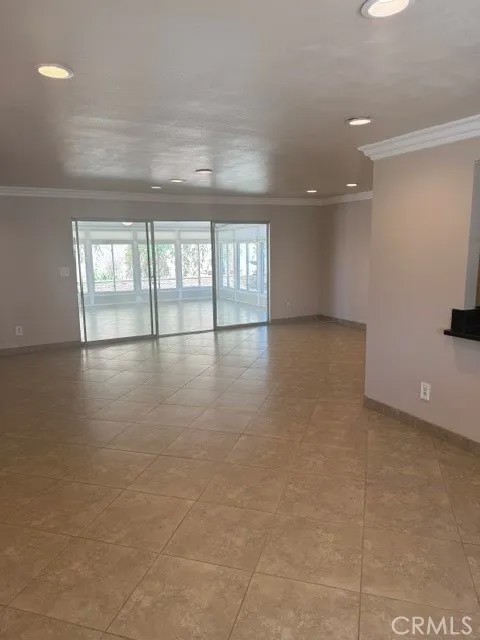 1560 N Vista