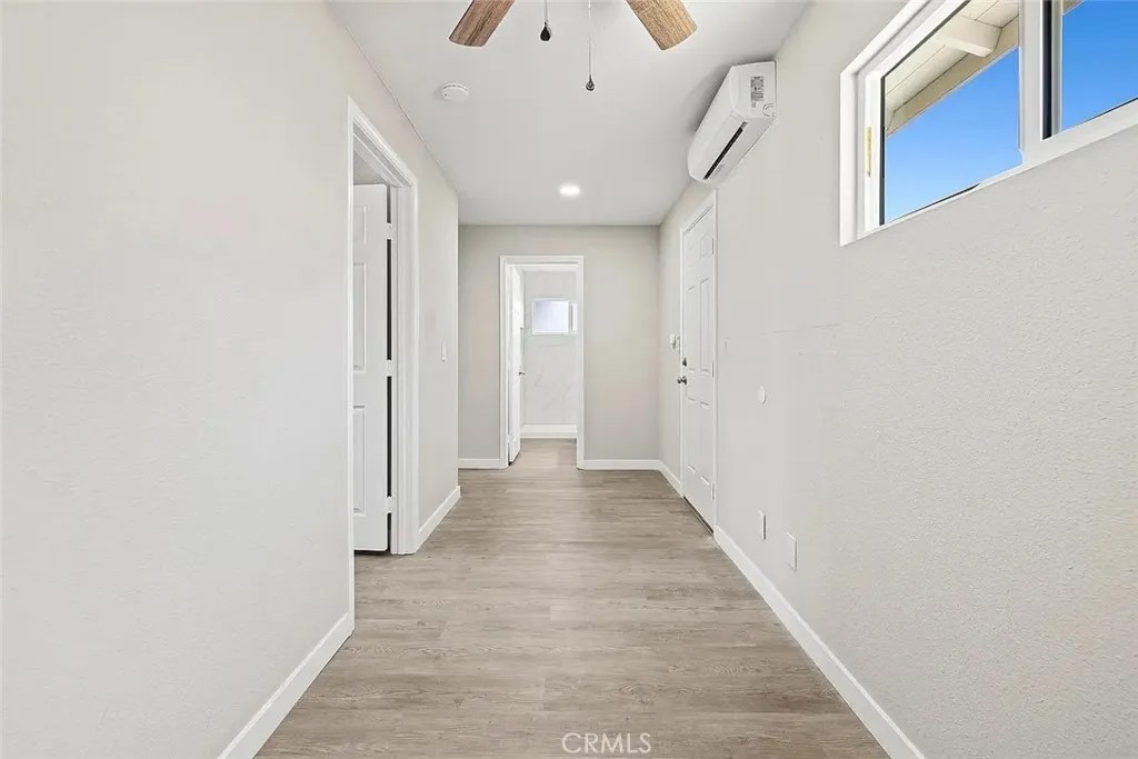 611-611 1/2 E Ovington