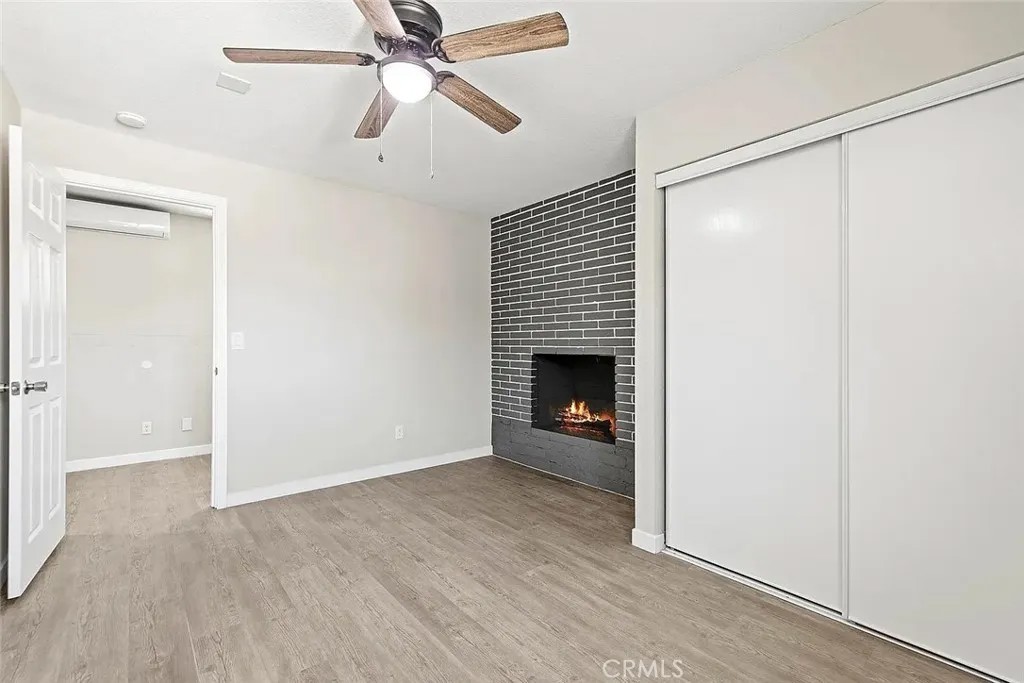 611-611 1/2 E Ovington