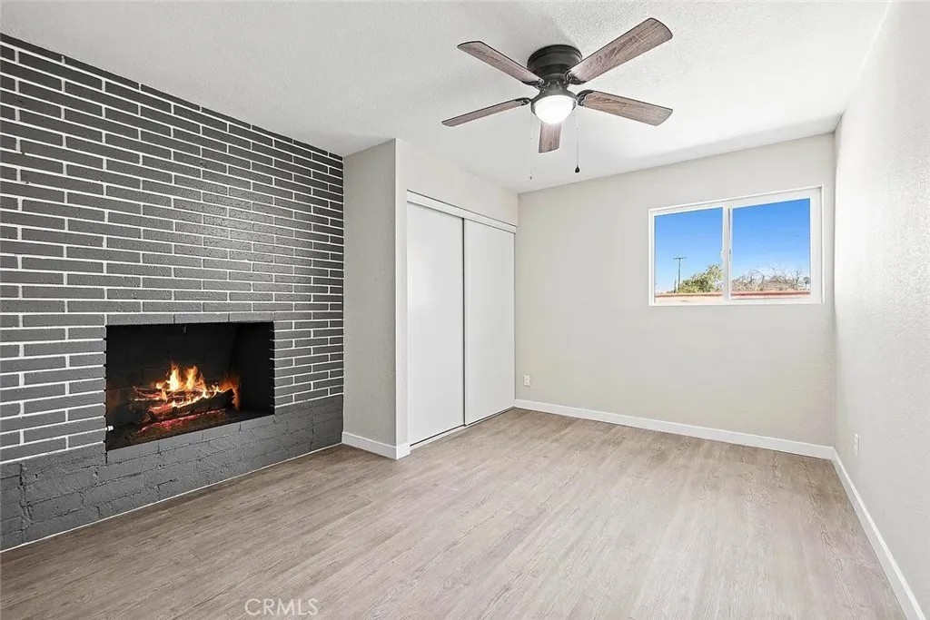 611-611 1/2 E Ovington