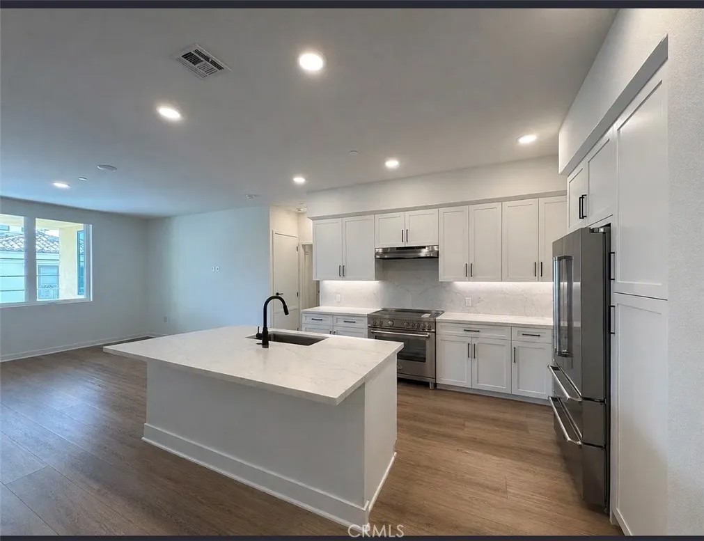 414 Main St Unit 210