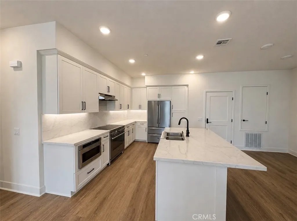 414 Main St Unit 210