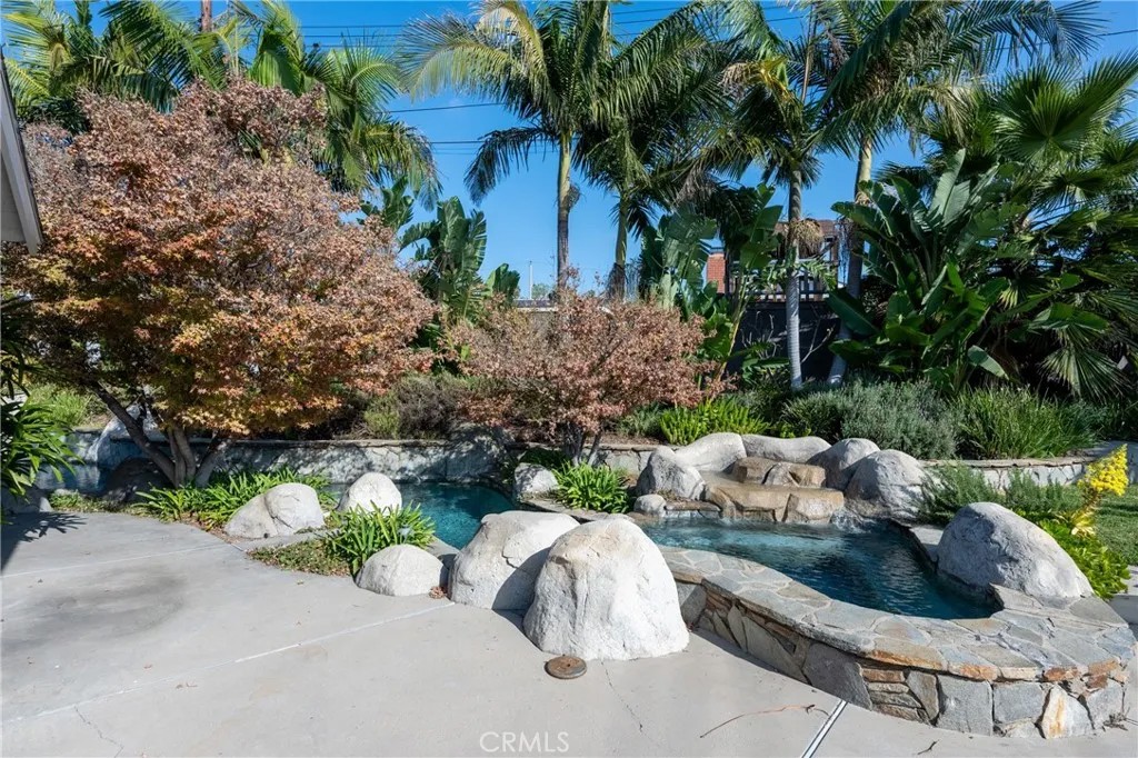 1226 E Ensign Circle