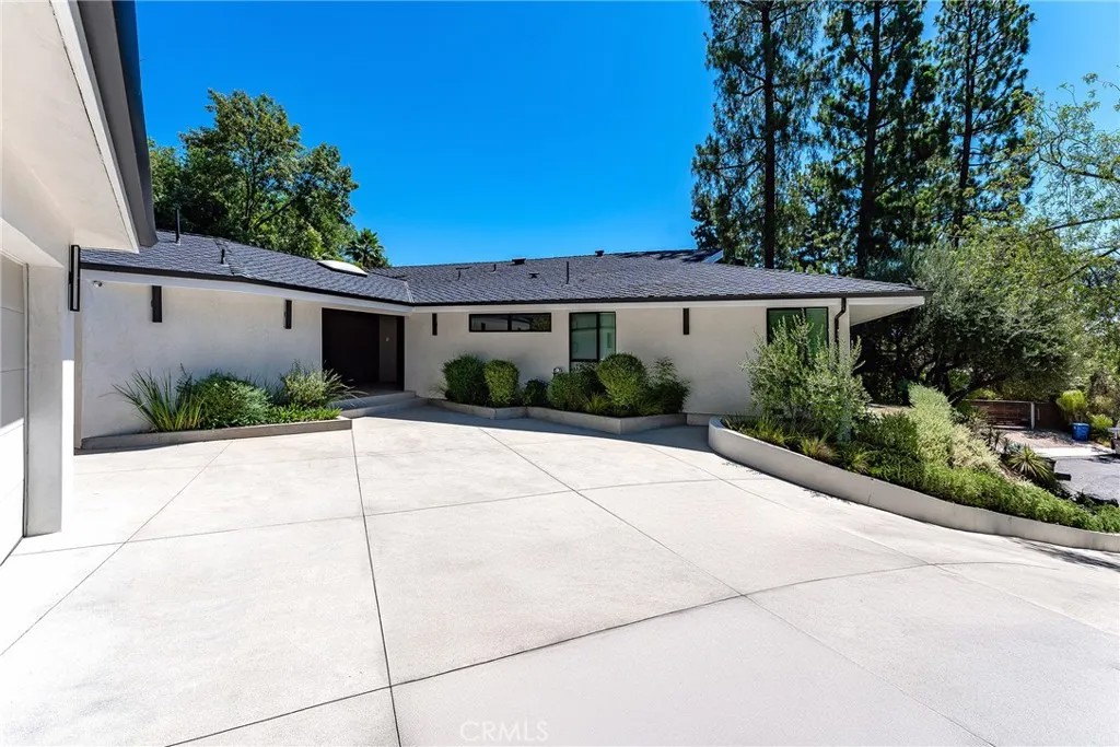 16105 Clear Oak Drive