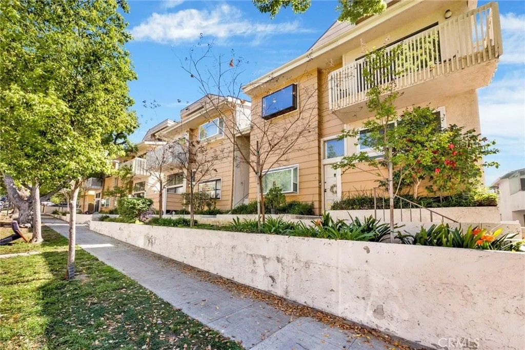 Photo of 456 E San Jose Avenue #B, Burbank, CA 91501 (MLS # GD26062225)