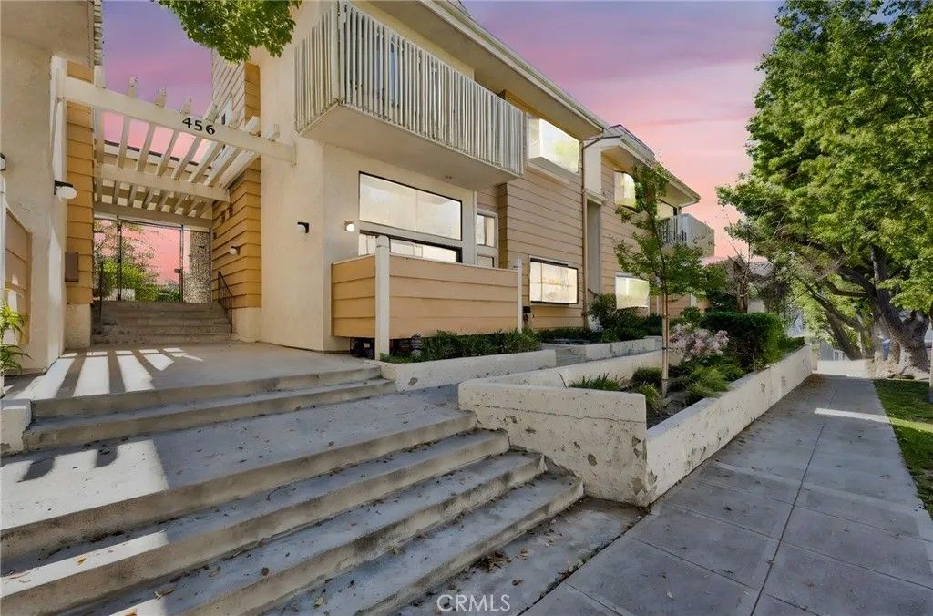 Photo of 456 E San Jose Avenue #B, Burbank, CA 91501 (MLS # GD26062225)
